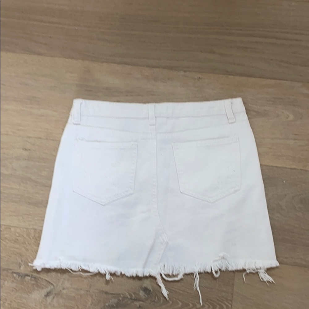 Destroyed white mini - Picture 2 of 2